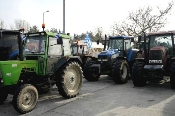 Αγρότες κλιμακώνουν κινητοποιήσεις και ζητούν συνάντηση με τον πρωθυπουργό
