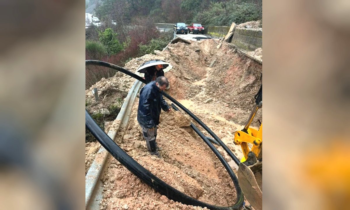Ανεμοστρόβιλος στα Ιωάννινα ισοπέδωσε πτηνοτροφική μονάδα με 30.000 κοτόπουλα