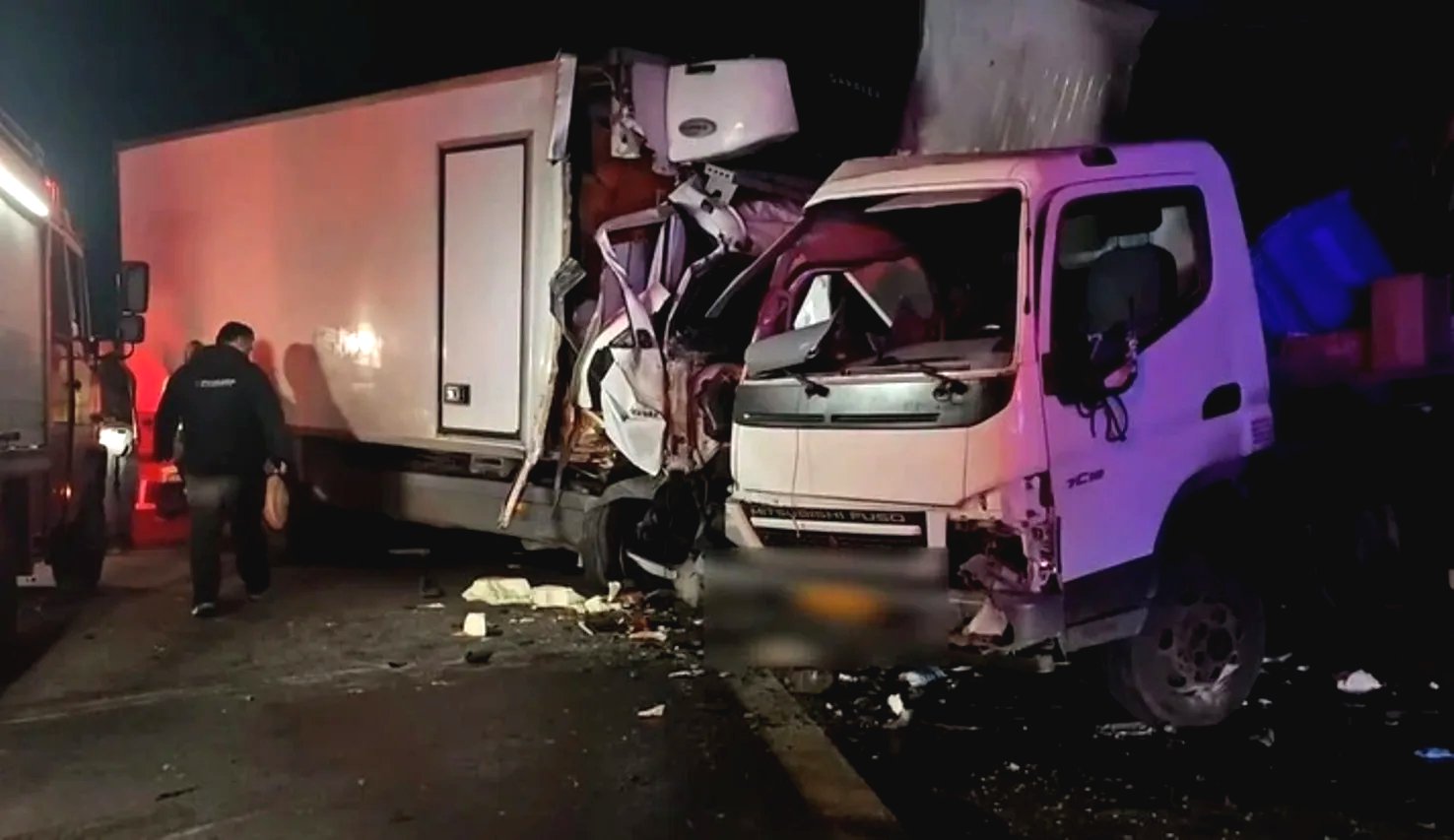 Κηφισός: Σφοδρή σύγκρουση δύο φορτηγών με οδηγό χωρίς τις αισθήσεις