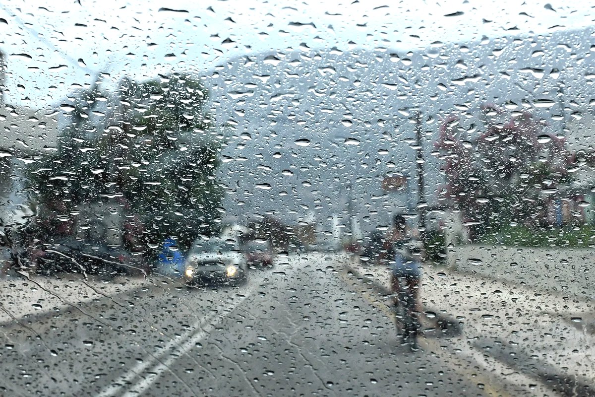 Ματαίωση πτήσης Αθήνα-Ιωάννινα λόγω κακοκαιρίας και προειδοποίηση 112 για κατολισθήσεις