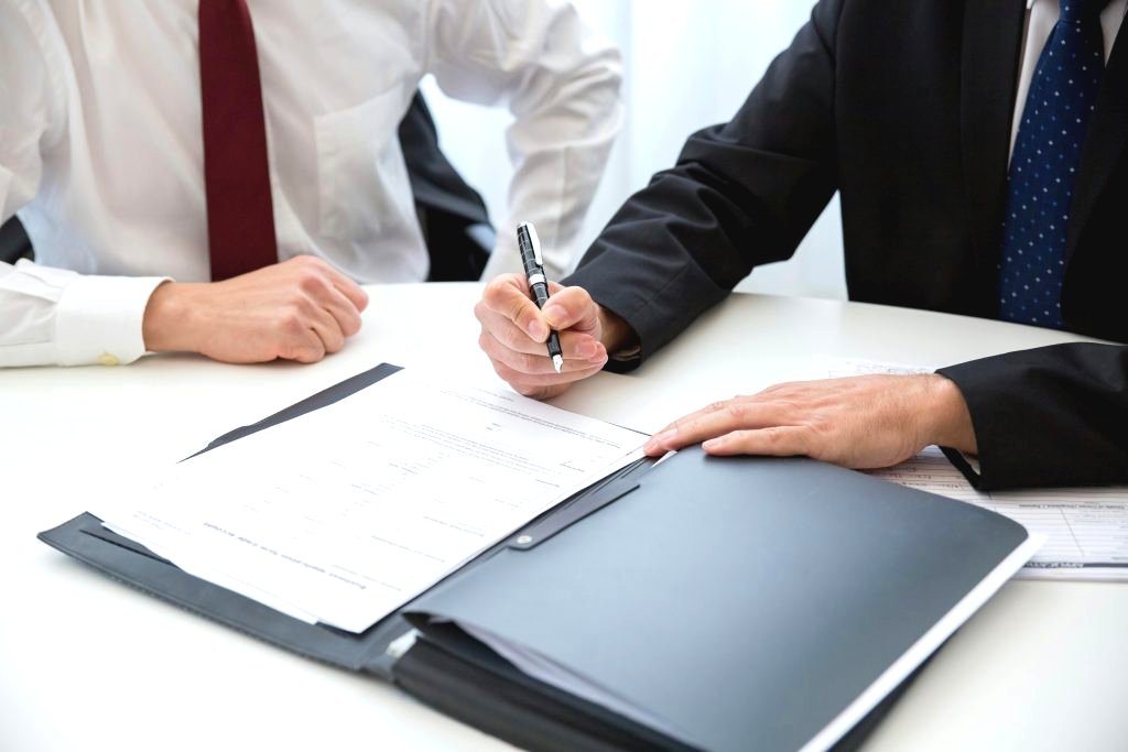 Νομοσχέδιο για κληρονομικό δίκαιο προβλέπει αύξηση νόμιμης μοίρας επιζώντων συζύγων και δικαιώματα συντρόφων