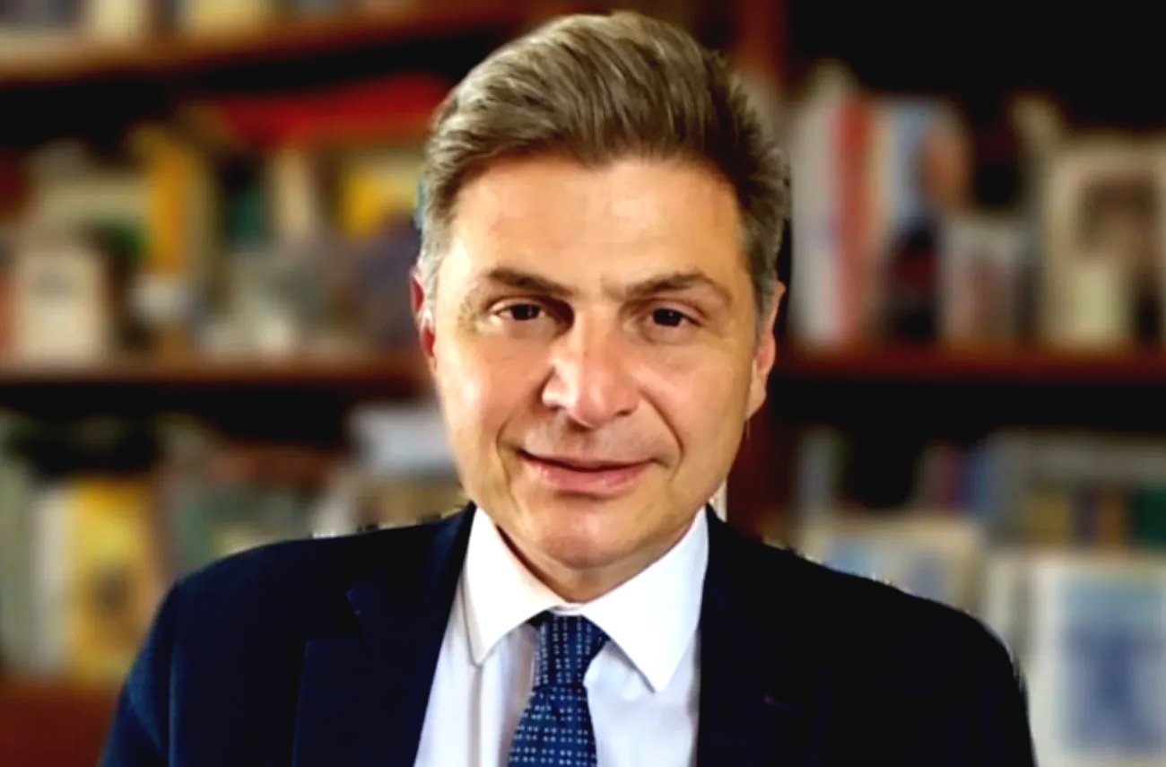 Ο ευρωβουλευτής Νικόλας Φαραντούρης διαγράφεται από τον ΣΥΡΙΖΑ