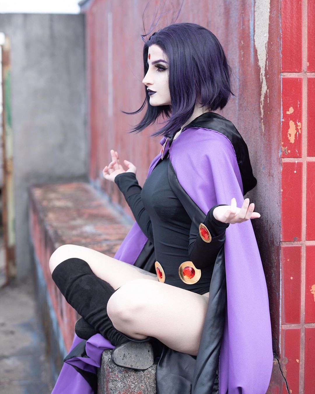 Nsfw raven. Рейвен косплей. Рейвен косплей hot. Рейвен юные Титаны косплей. Рейчел равен косплей.