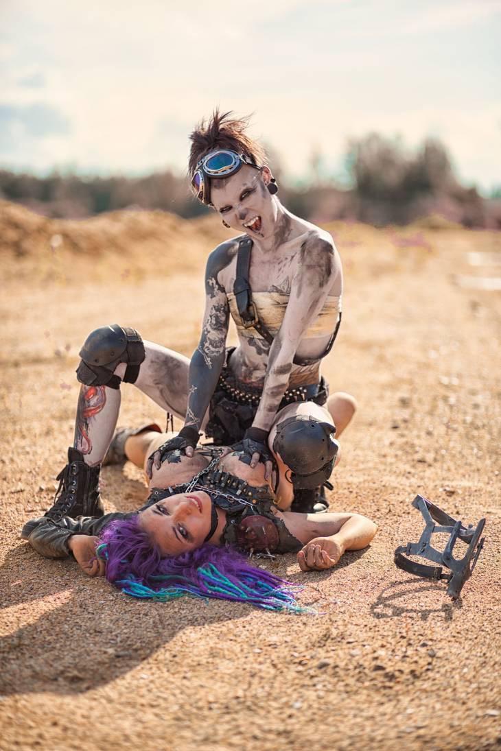 Mad Max Porn - View Kate Stark as a War Boy and Octokuro as Mad Max from Fury Road for  free | Simply-Cosplay