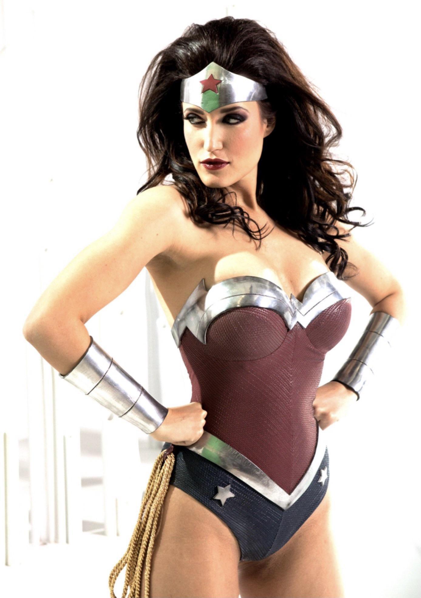 Wonder Woman Cosplay Porn - View Wonder Woman by Kimberly Kane for free | Simply-Cosplay