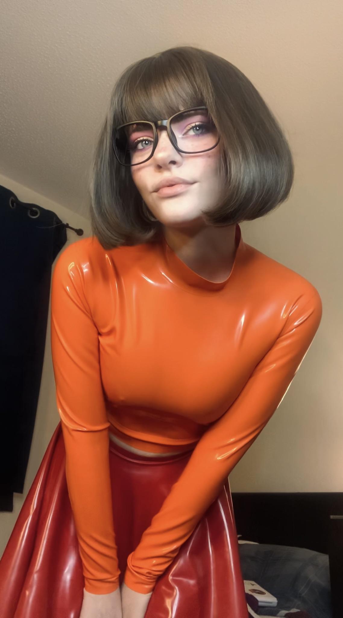 Scooby Doo Latex - View Some more of my latex velma cosplay from Scooby doo ðŸ§¡ for free |  Simply-Cosplay