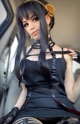 Yor Forger by Evie Sunsett