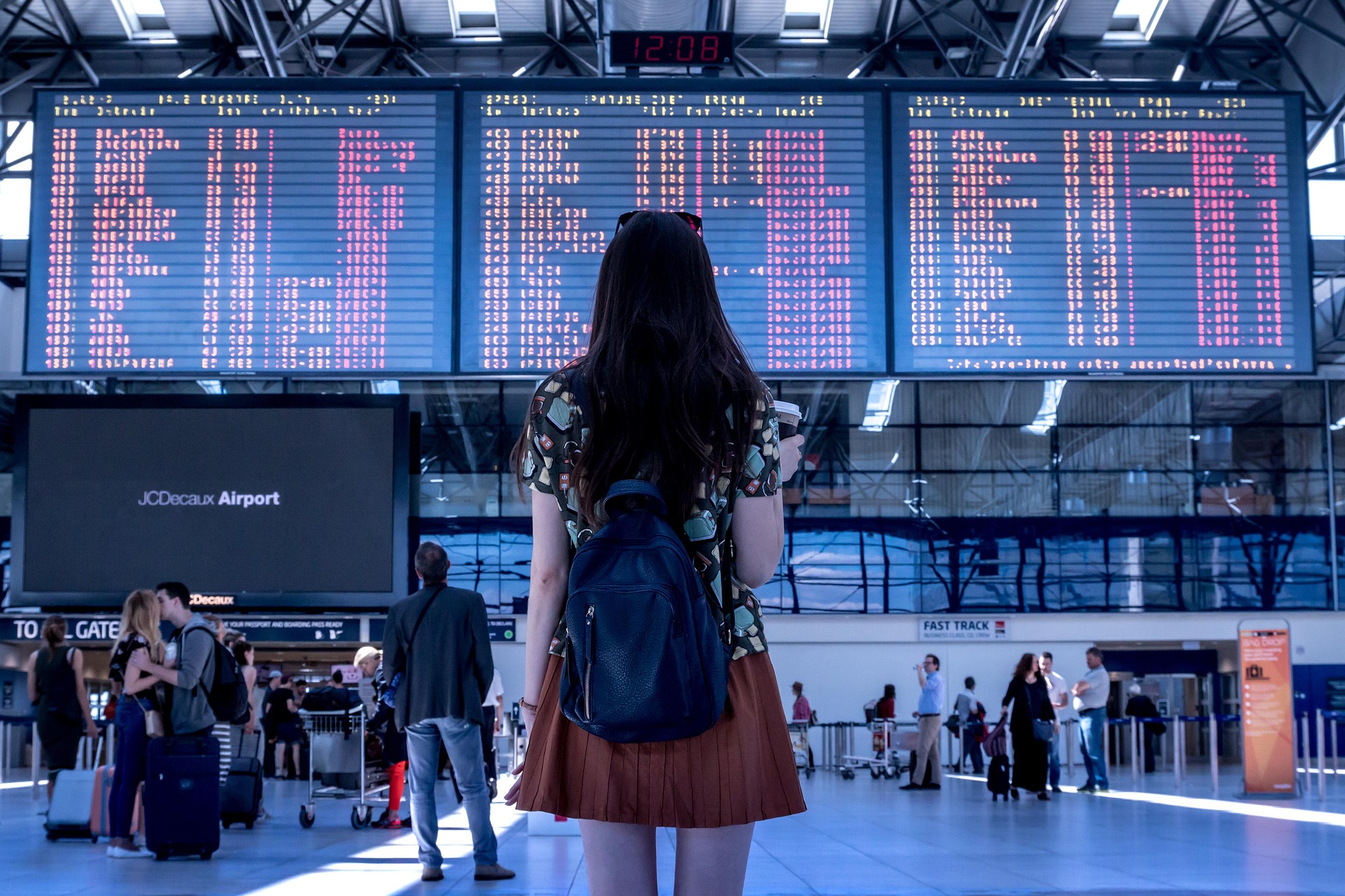 Passengers Face Hours-Long Waits at EU Airports Under New Border Rules