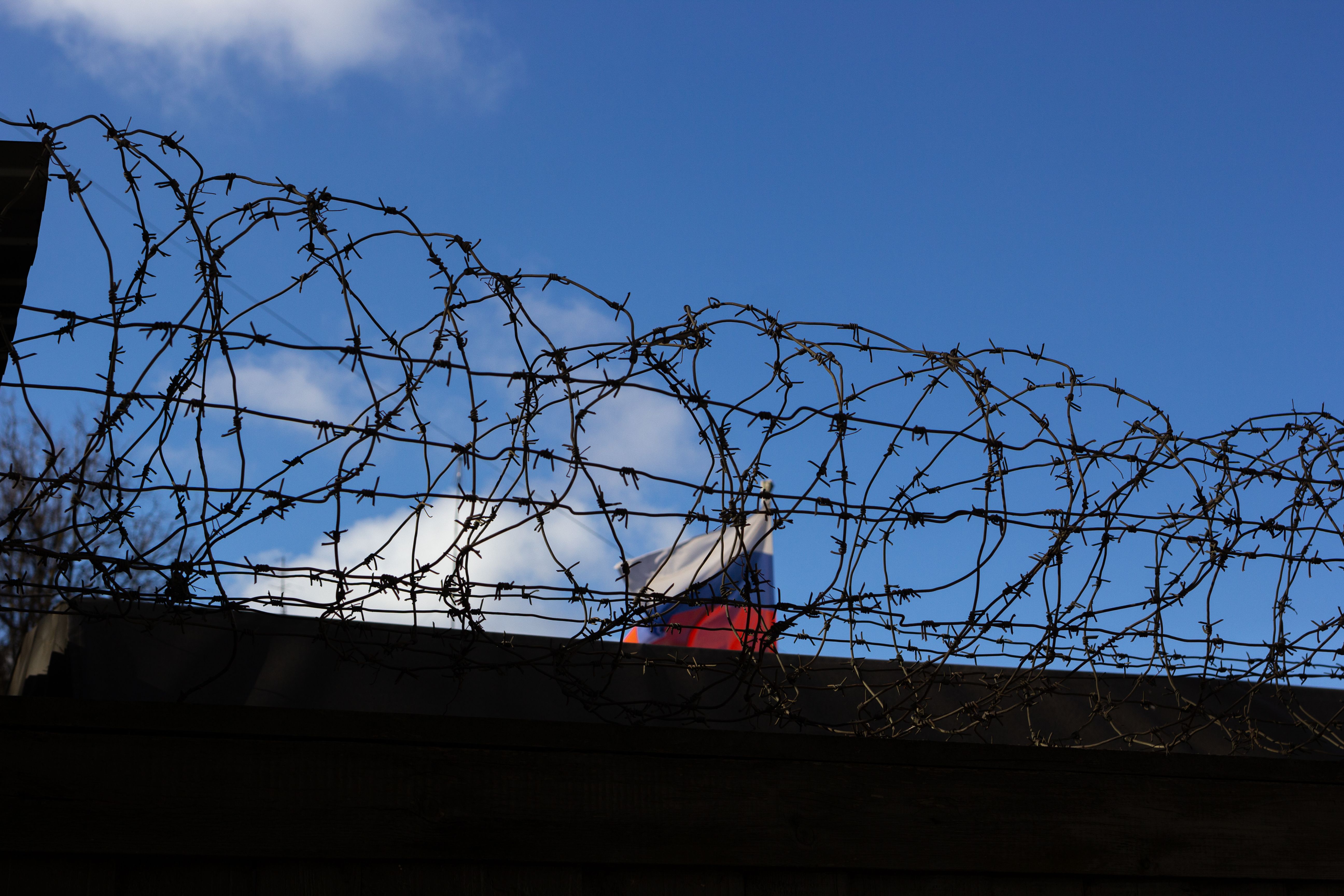 Finland Finishes Building 200-km Fence on Russian Border