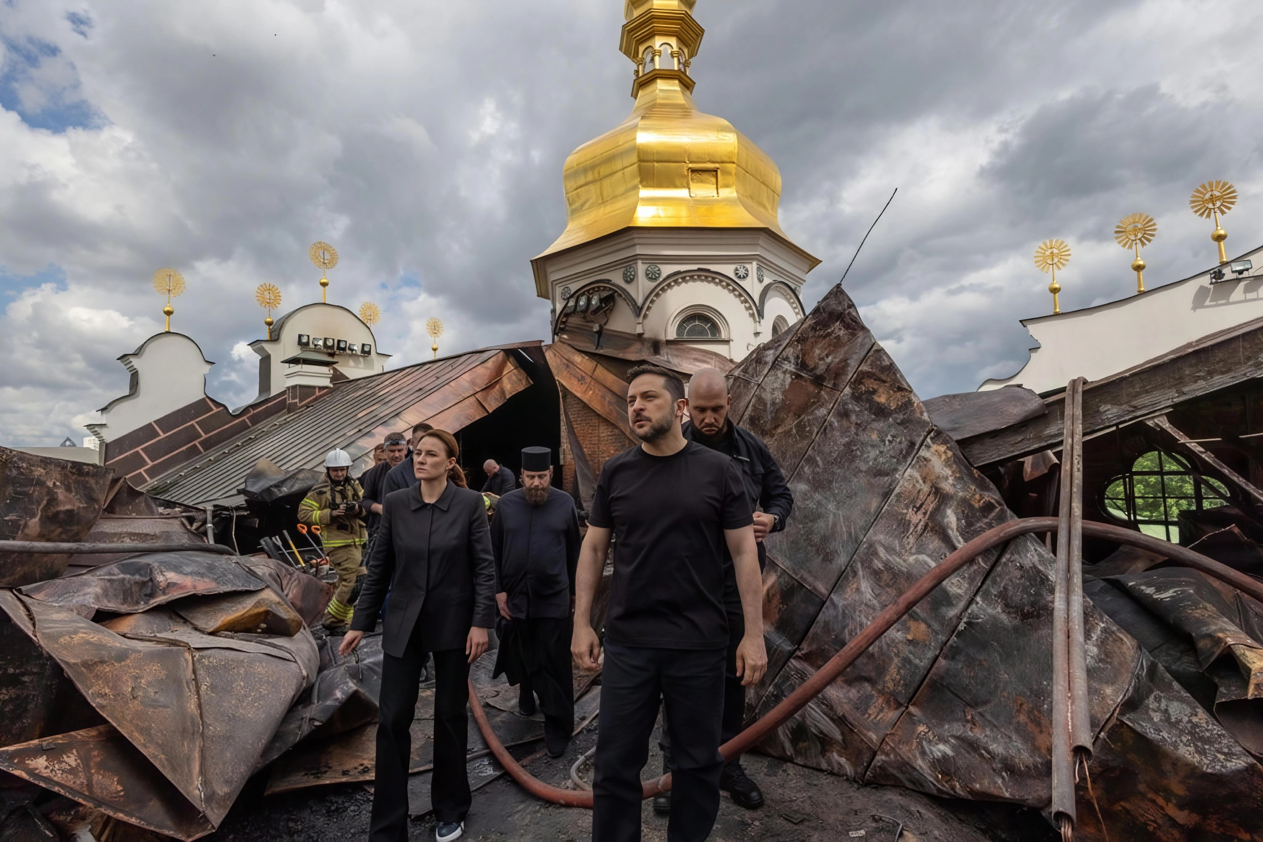 Russian Overnight Attacks Kill 11 in Ukraine as Kyiv Targets Russia’s Shadow Fleet