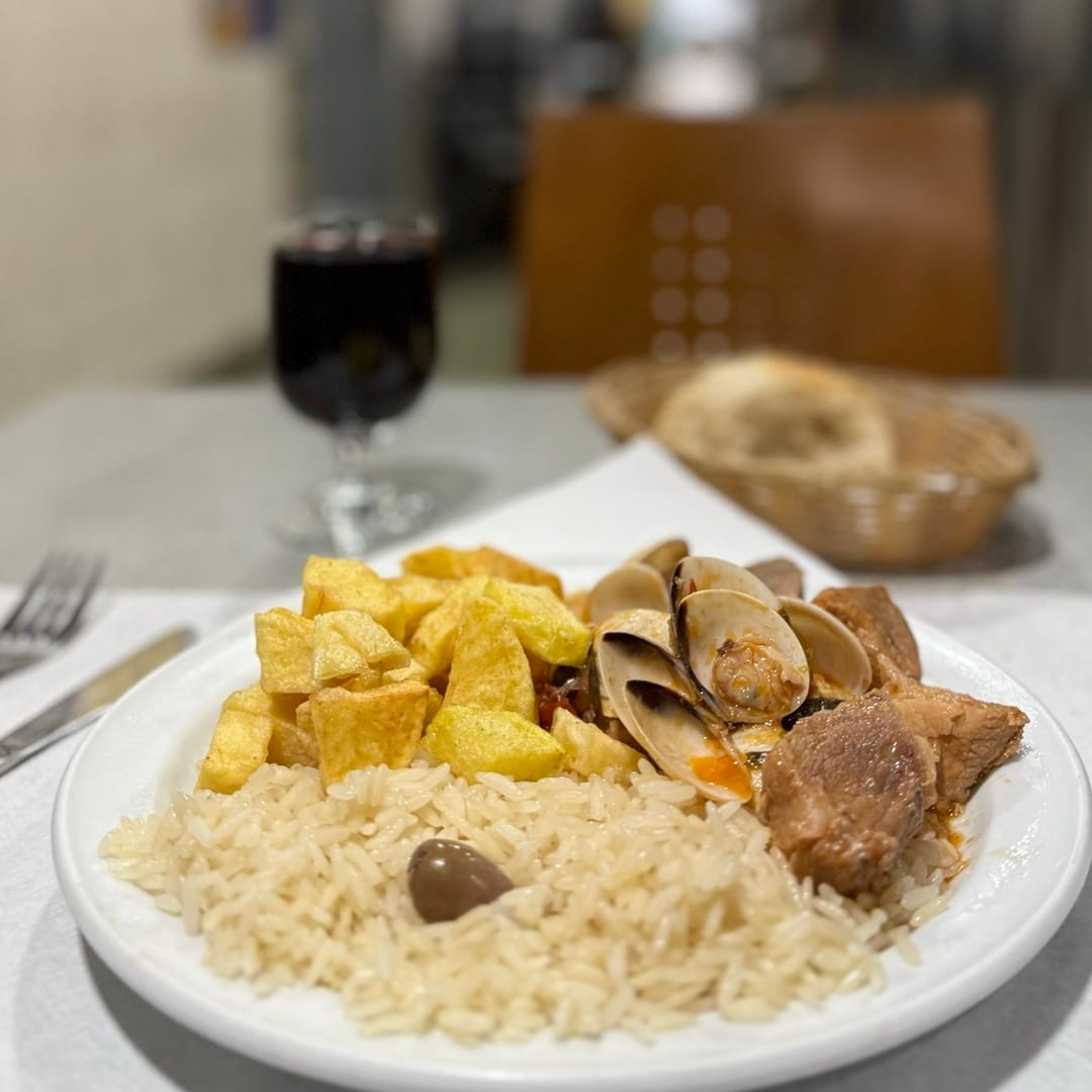 Carne de Porco à Alentejana