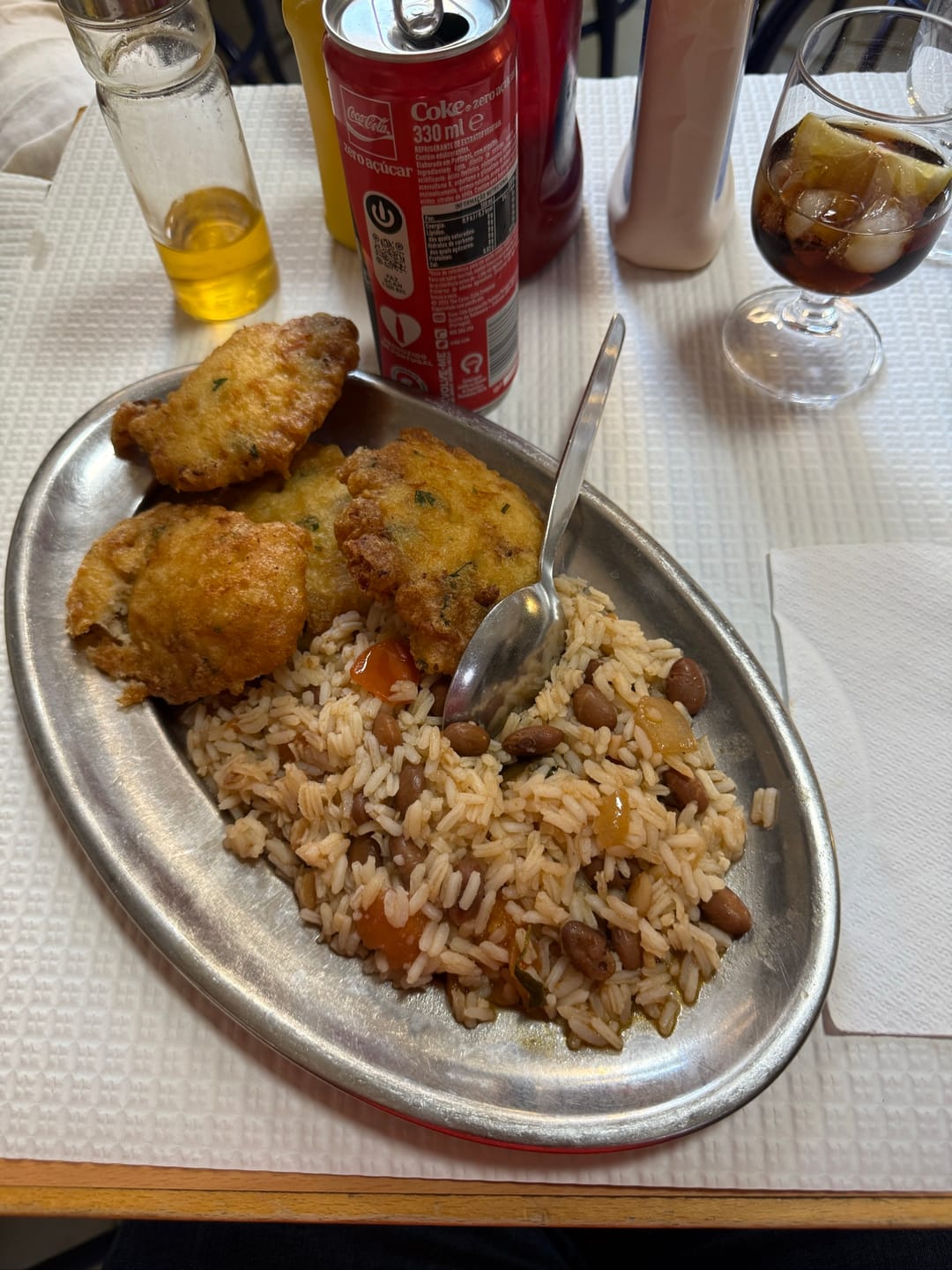 Pataniscas de Bacalhau com Arroz de Feijão