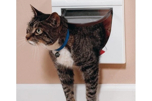 PetSafe Staywell 932 Magnetically Operated Cat Flap