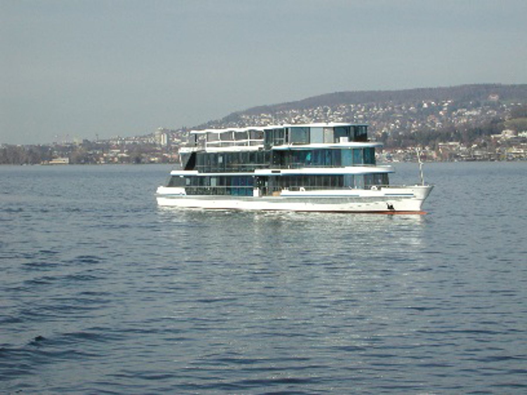 Day tour vessel 700 Pax