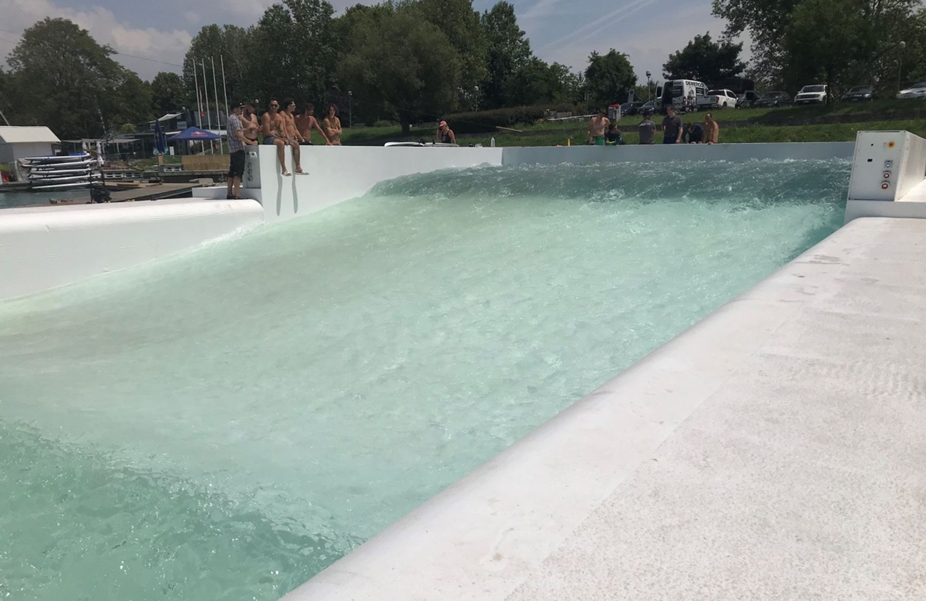 Floating surf pool