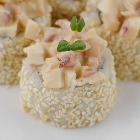 Фелікс в білому кунжуті з кальмаром