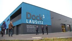 Figure 2: Mr. Thomas Schmidt (Saxony State Minister for Development), Mr Uwe Ahrens (AIG) in front of Dock3