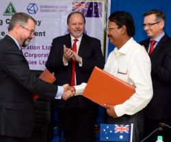 Mr Sean Kelly, Australias Consul-General for South India (centre left)