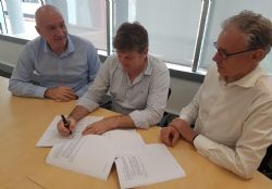 Genex COO, Arran McGhie signing the ECI contract with McConnell Dowell and Downer.