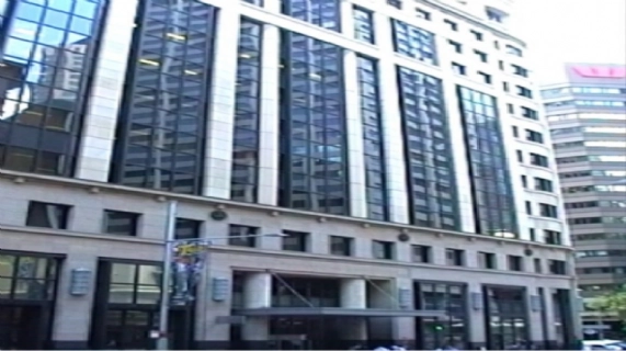 跟随华尔街微涨走势