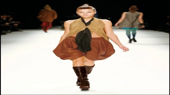 三宅一生继续以技术驱动的设计和大胆创造引领时尚