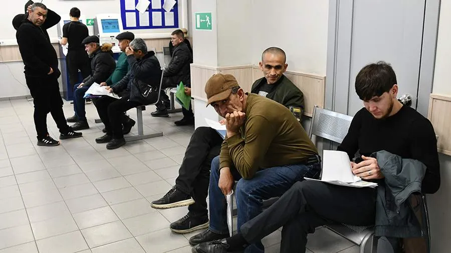 Ограничения для мигрантов в регионах России усилили дефицит кадров