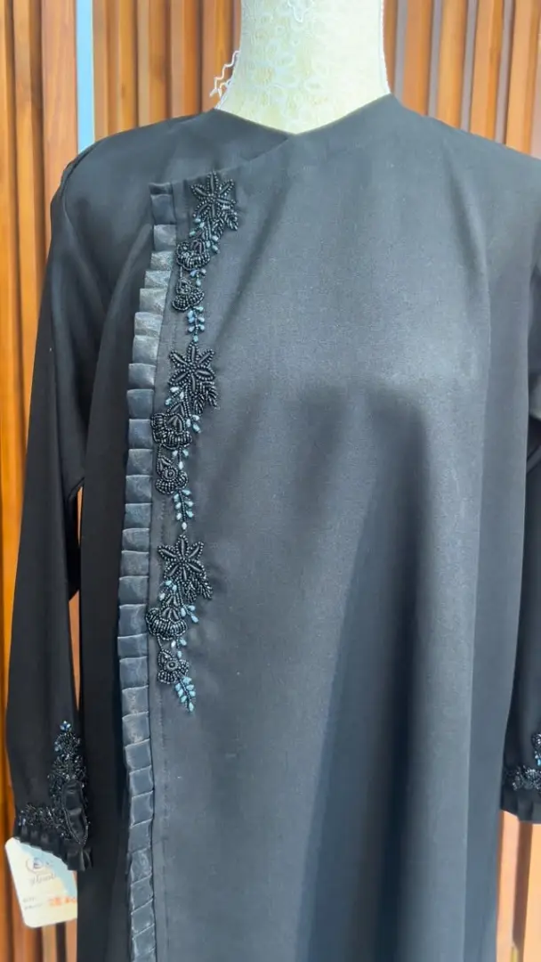 عباية أنيقة مع شك خرز
