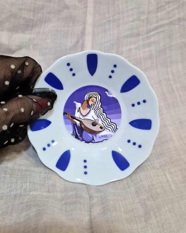Traditional Saucer 25