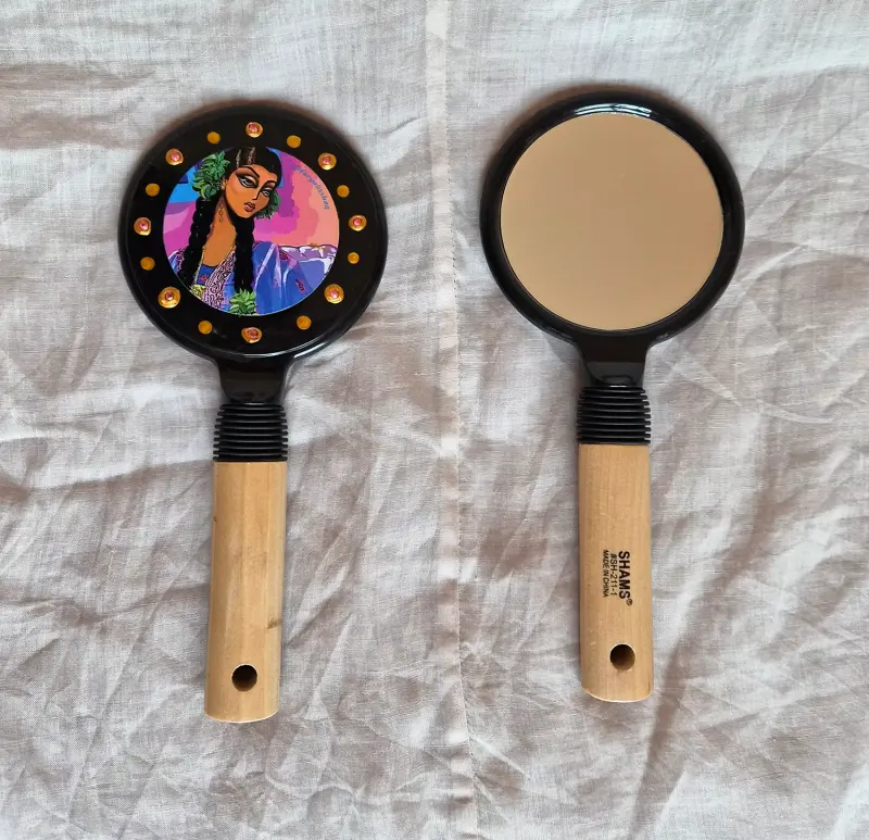 Mirror with Handle 3