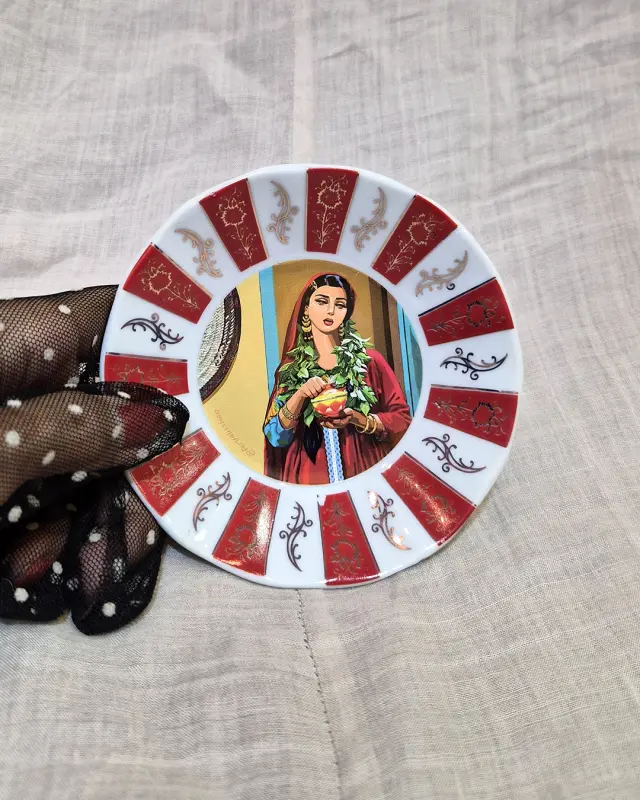 Traditional Saucer 28
