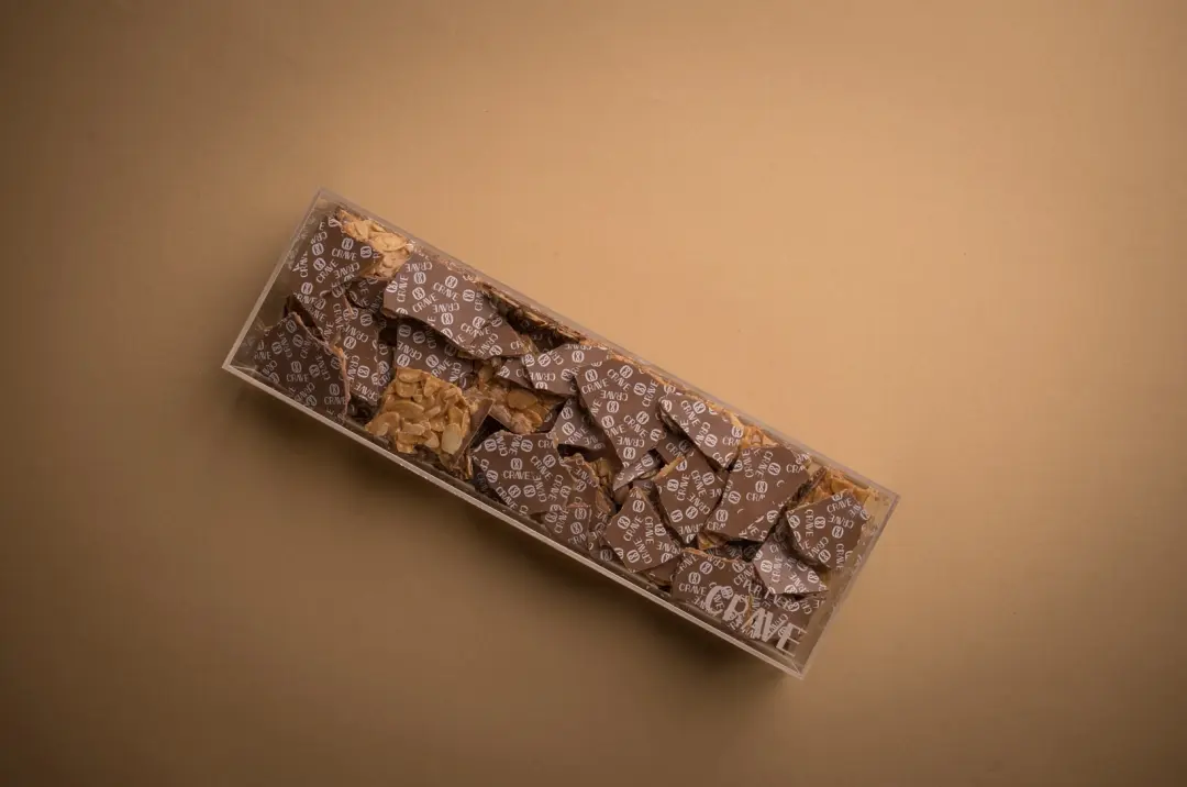 المكسرات المكرملة بالجوكلت ( كيلو في بوكس اكريلك )