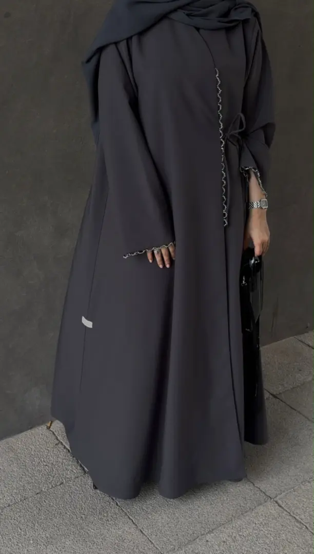 عباية بتصميم انيق