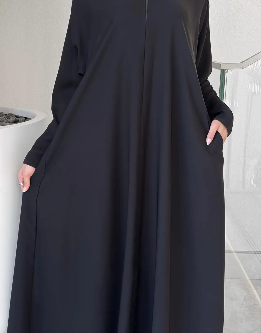 عبايه بتصميم انيق