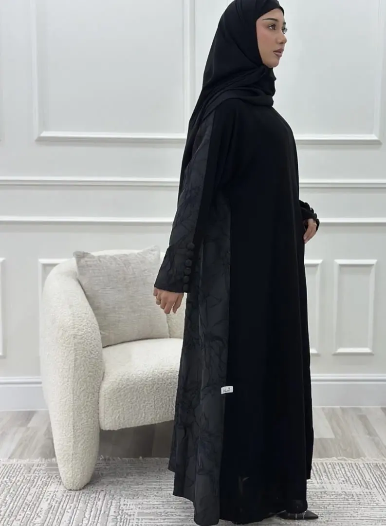عباية بتصميم انيق
