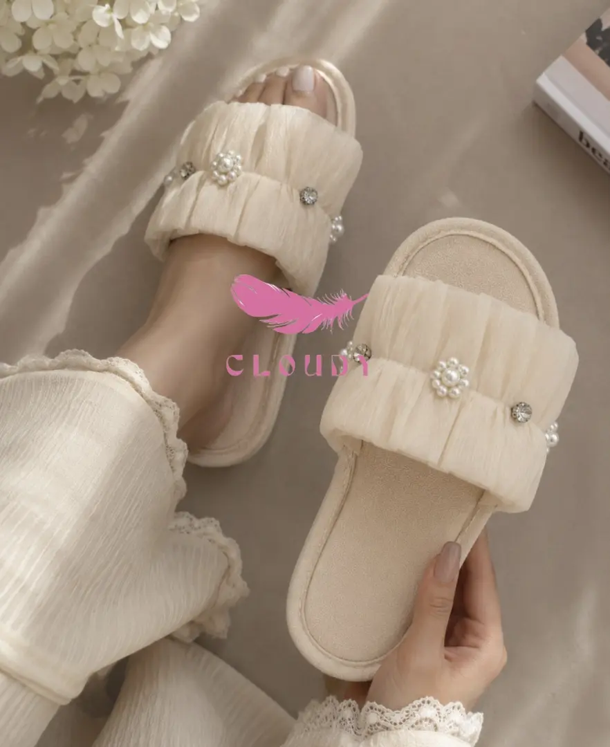 Pearl Cloudy Slippers