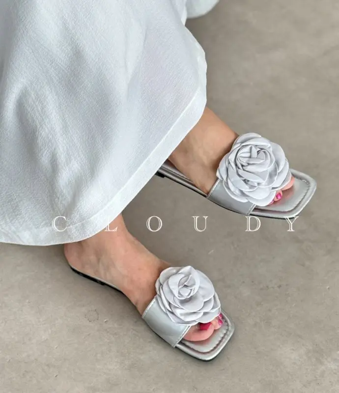 GREY ROSE SLIPPER