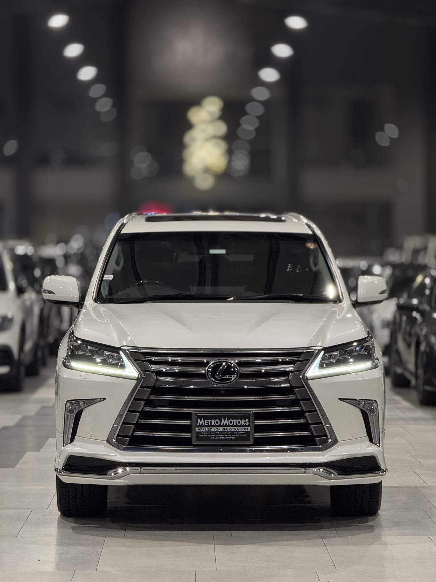 Lexus LX 570 2017 — photo 1