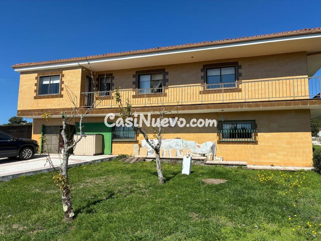 DOS VIVIENDAS INDEPENDIENTES CON JARDIN - A LAMA.