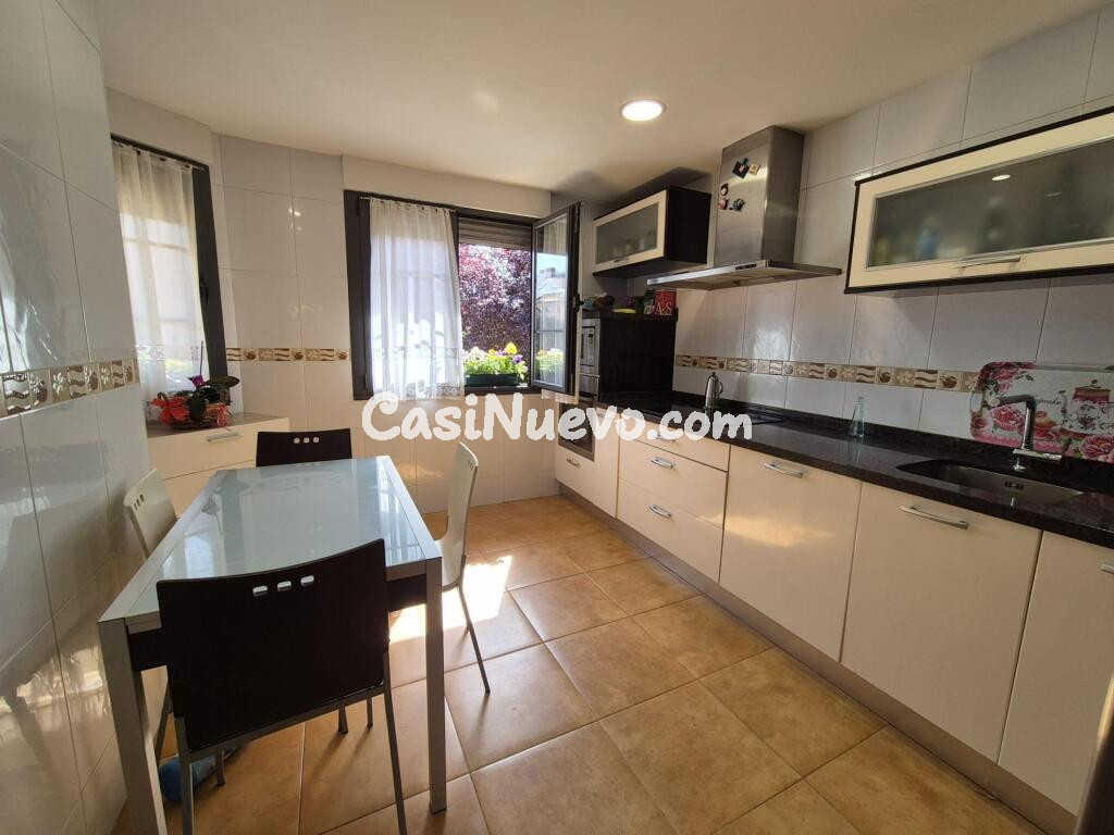 Chalet adosado en S. Andrés del Rabanedo: Espacio, Luz y Calidez para Disfrutar en Familia.