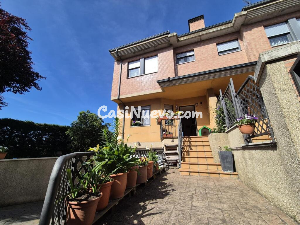 Chalet adosado en S. Andrés del Rabanedo: Espacio, Luz y Calidez para Disfrutar en Familia.