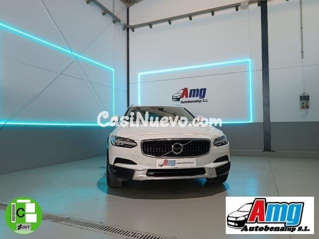 VOLVO - V90 Cross Country 2.0 D4 PRO-AWD