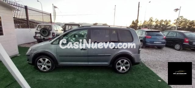 VOLKSWAGEN - Touran - Cross