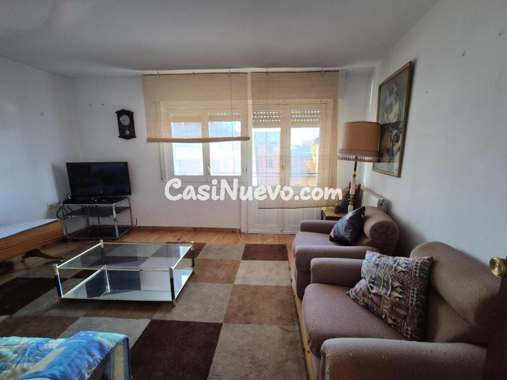 Piso en Almanza de tres habitaciones  con tres balcones