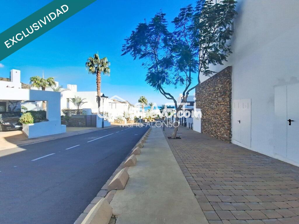 Golf, diseño y confort frente al mar Mediterràneo.