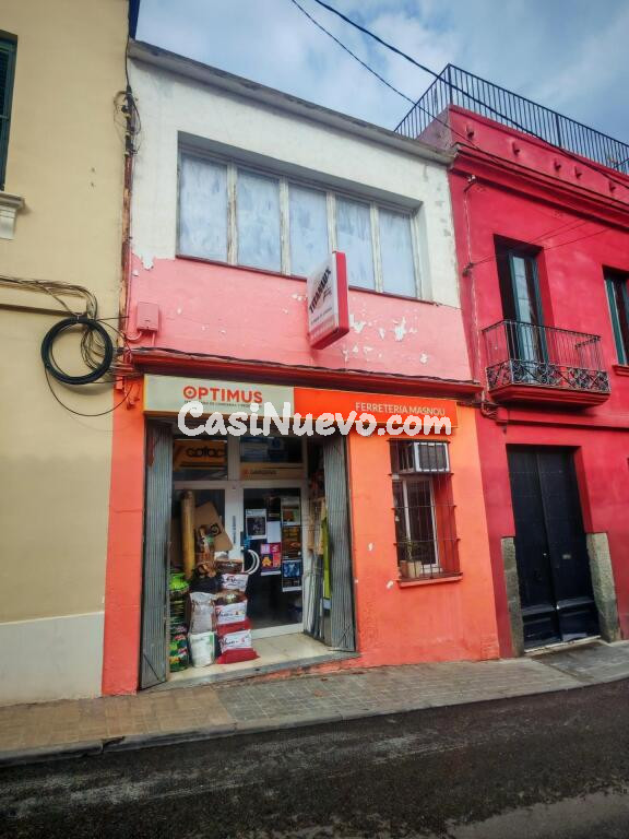 Versatilidad total de 300m² de oportunidades, Visibilidad dual y terraza de 60m² incluida ¡Listo para tu negocio!"