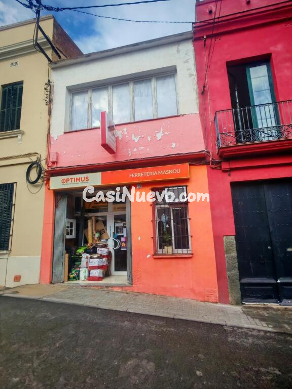 Versatilidad total de 300m² de oportunidades, Visibilidad dual y terraza de 60m² incluida ¡Listo para tu negocio!"