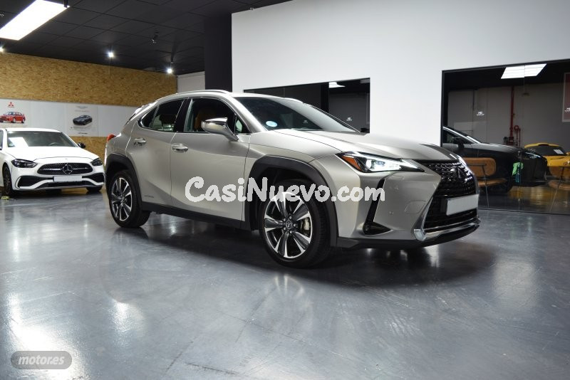 Lexus UX 250h Premium 135 kW (184 CV) de 2021 con 49.000 Km por 28.250 EUR. en Madrid