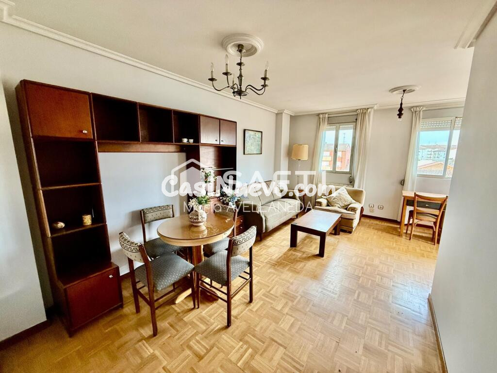 APARTAMENTO LUMINOSO Y BIEN DISTRIBUIDO.