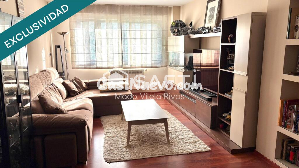 Dúplex en Área Central, zona en plena revalorización, con todos los servicios a pie de calle y excelentes conexiones al centro de Santiago.