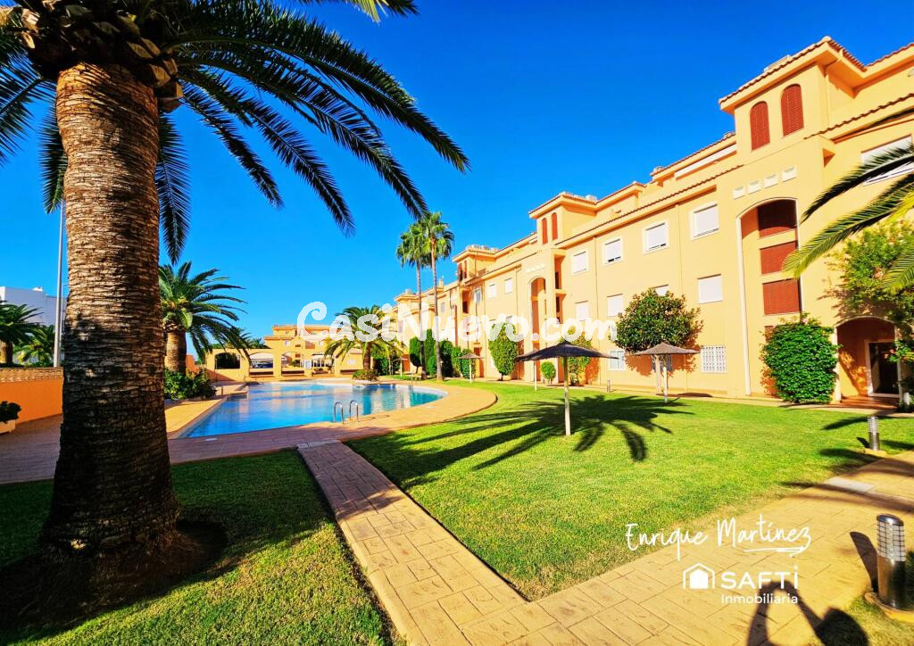 A pasos de la playa, vistas al mar y montaña